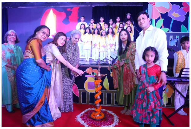 छात्रों की रंगारंग प्रस्तुतियों ने मन मोहा