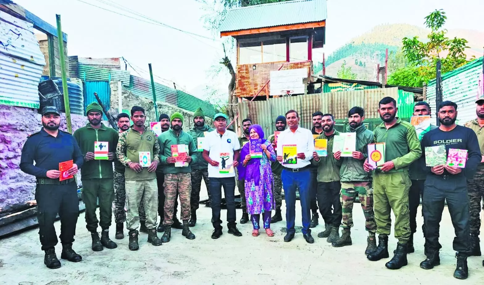 सरहद पर तैनात भारतीय जवानों के साथ मनाई दिवाली सरहद पर तैनात भारतीय जवानों के साथ मनाई दिवाली