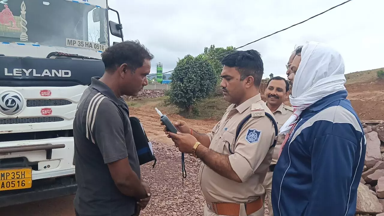 पवई पुलिस ने चलाया विशेष वाहन चैकिंग अभियान, शराब पीकर वाहन चलाने वालों पर की गई चालानी कार्यवाही पवई पुलिस ने चलाया विशेष वाहन चैकिंग अभियान, शराब पीकर वाहन चलाने वालों पर की गई चालानी कार्यवाही