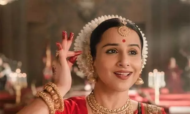 लेडी सुपरस्टार विद्या बालन की चिरंजीवी मंजुलिका के साथ आइए मनाएं भूल भुलैया 3 के एक साल का जश्न लेडी सुपरस्टार विद्या बालन की चिरंजीवी मंजुलिका के साथ आइए मनाएं भूल भुलैया 3 के एक साल का जश्न