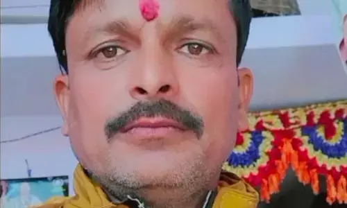 भाई की पत्नि को ऑपरेशन देखने गये युवक को सीने में अचानक उठा दर्द भाई की पत्नि को ऑपरेशन देखने गये युवक को सीने में अचानक उठा दर्द