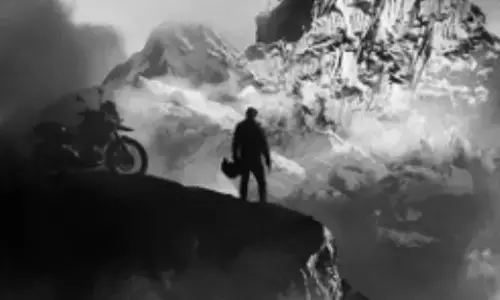 Royal Enfield Himalayan 450 Rally का टीजर हुआ जारी, 4 नवंबर को EICMA में होगा डेब्यू Royal Enfield Himalayan 450 Rally का टीजर हुआ जारी, 4 नवंबर को EICMA में होगा डेब्यू