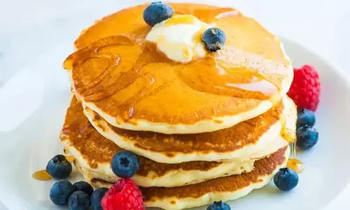 मीठा खाने की हो रही है क्रेविंग, लेकिन चीनी से है परहेज, तो इस खास रेसिपी की मदद से घर पर बनाएं शानदार पैनकेक