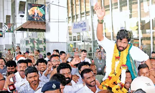 कड़ू बोले - कर्जमाफी की तारीख पर सरकार ने विश्वासघात किया तो खैर नहीं,  तायडे का आरोप - इनका 72 एकड़ में बंगला और स्वीमिंग पुल!