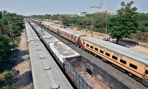 रफ्तार हुई कम, कई को आउटर पर ही रोका