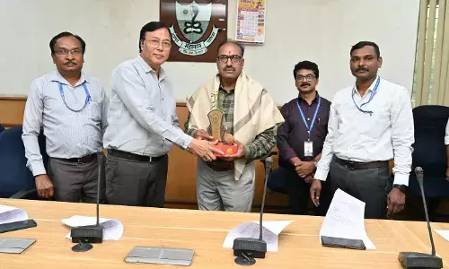 सेवानिवृत्त कर्मचारियों का सत्कार संपन्न, शिक्षकों और अग्निशमन अधिकारी समेत अन्य कर्मचारी शामिल