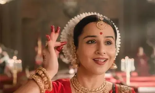 लेडी सुपरस्टार विद्या बालन की चिरंजीवी मंजुलिका के साथ आइए मनाएं भूल भुलैया 3 के एक साल का जश्न लेडी सुपरस्टार विद्या बालन की चिरंजीवी मंजुलिका के साथ आइए मनाएं भूल भुलैया 3 के एक साल का जश्न