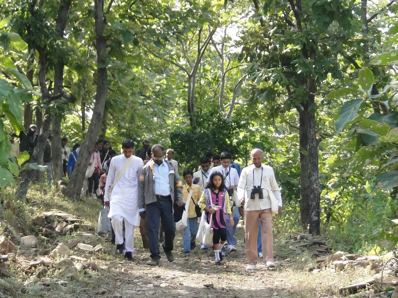 मध्यप्रदेश स्थापना दिवस पर विद्यार्थियों को वितरित हुई मधुमक्खियों का अनोखा संसार पुस्तिका मध्यप्रदेश स्थापना दिवस पर विद्यार्थियों को वितरित हुई मधुमक्खियों का अनोखा संसार पुस्तिका