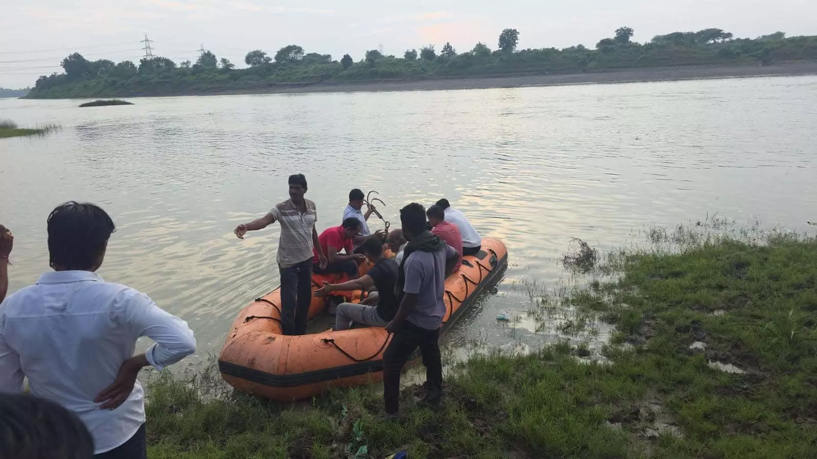 तैरने के लिए गए दो बच्चे वर्धा नदी में डूबे , दो की जान बचाई तैरने के लिए गए दो बच्चे वर्धा नदी में डूबे , दो की जान बचाई
