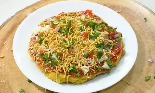 बची हुई रोटियों से बनाएं सबको पसंद आने वाला यूनिक नाश्ता, यहां देखें हेल्दी और लाजवाब रेसिपी बची हुई रोटियों से बनाएं सबको पसंद आने वाला यूनिक नाश्ता, यहां देखें हेल्दी और लाजवाब रेसिपी