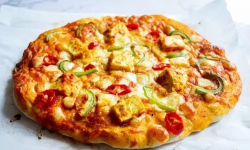 मार्केट जैसा पिज्जा बनाना है घर पर, तो इस रेसिपी को जरूर करें ट्राई, यहां देखें वीडियो