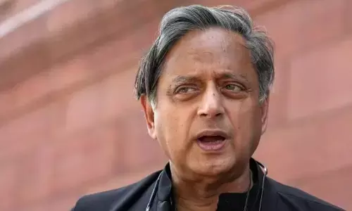 मामूली वीजा उल्लंघनों के कारण विदेशी विद्वानों... शशि थरूर ने लंदन प्रोफेसर के मामले में दी प्रतिक्रिया