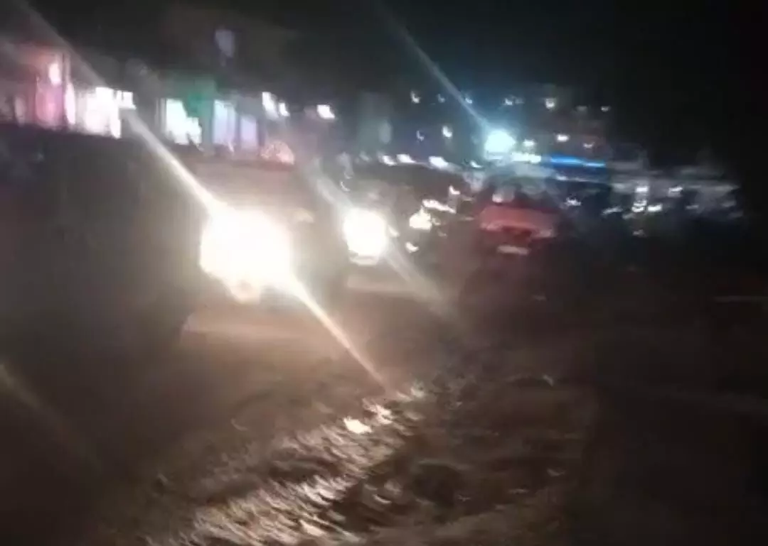 सड़क पर खड़े बेतरतीब वाहनों से लग रहा जाम, अवंतीबाई चौक और कटनी तिराहा हनुमान मंदिर में शाम को बन रही जाम की स्थिति