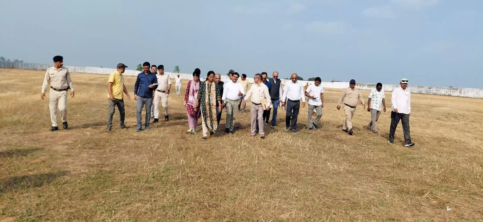 सीएम के आगमन को लेकर कलेक्टर देखी व्यवस्थायें, अधिकारियों को सौंपे दायित्व