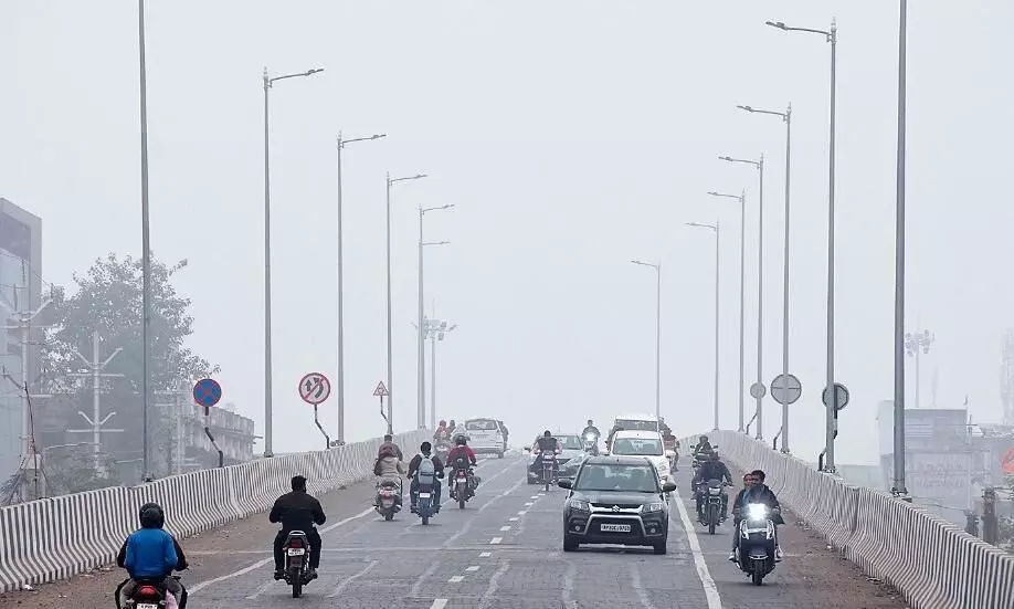 बिगड़ी एयर क्वालिटी, कोहरे के साथ छाई धुंध