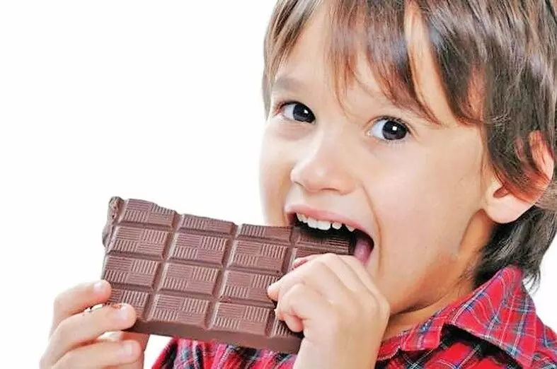 लाड़-प्यार में 50% लाडलों के दांत खराब, 15 साल तक के बच्चों के दांतों में करना पड़ रहा है रुट कैनल लाड़-प्यार में 50% लाडलों के दांत खराब, 15 साल तक के बच्चों के दांतों में करना पड़ रहा है रुट कैनल