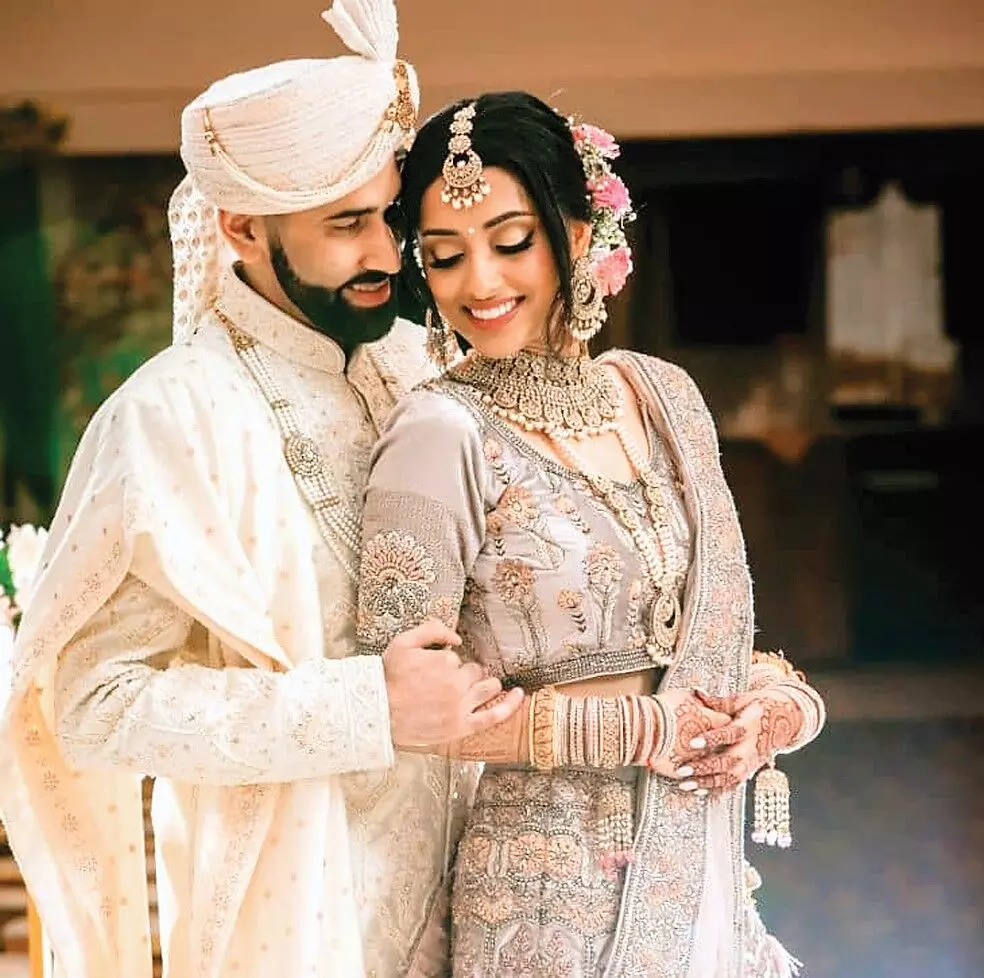 शादी का न्यू फैशन कम्फर्ट और कल्चर, दूल्हा-दुल्हन दोनों दिखना चाहते हैं स्टाइलिश शादी का न्यू फैशन कम्फर्ट और कल्चर, दूल्हा-दुल्हन दोनों दिखना चाहते हैं स्टाइलिश