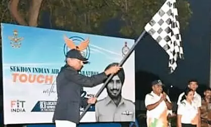 परमवीर चक्र विजेता सेखों की याद में दौड़े एयर फोर्स के जवान, एयर मार्शल गर्ग ने दिखाई हरी झंडी परमवीर चक्र विजेता सेखों की याद में दौड़े एयर फोर्स के जवान, एयर मार्शल गर्ग ने दिखाई हरी झंडी