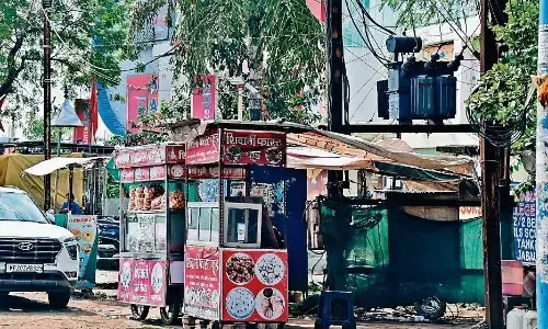 ये कैसी वर्किंग- एनएमटी का आधा हिस्सा खाली करा रहे, बाकी काे भगवान भरोसे छोड़ा ये कैसी वर्किंग- एनएमटी का आधा हिस्सा खाली करा रहे, बाकी काे भगवान भरोसे छोड़ा