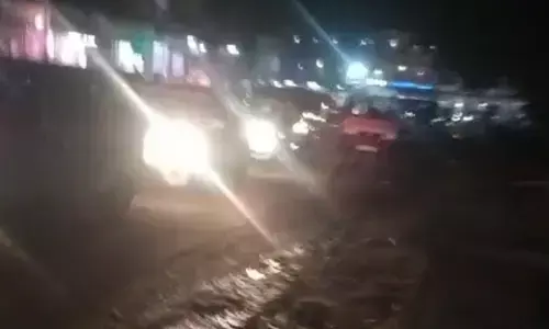 सड़क पर खड़े बेतरतीब वाहनों से लग रहा जाम, अवंतीबाई चौक और कटनी तिराहा हनुमान मंदिर में शाम को बन रही जाम की स्थिति सड़क पर खड़े बेतरतीब वाहनों से लग रहा जाम, अवंतीबाई चौक और कटनी तिराहा हनुमान मंदिर में शाम को बन रही जाम की स्थिति