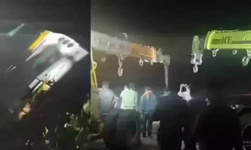 इंदौर के पास भेरूघाट पर हुआ दर्दनाक हादसा, 40 यात्रियों से भरी बस गहरी खाई में गिरी, चार लोगों की हुई मौत, कई घायल