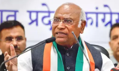 पीएम मोदी के कट्टा वाले बयान पर कांग्रेस चीफ ने किया पलटवार, कहा- अपनी सरकार पर पर्दा डलने के लिए करते है नेहरू-इंदिरा गांधी की बातें