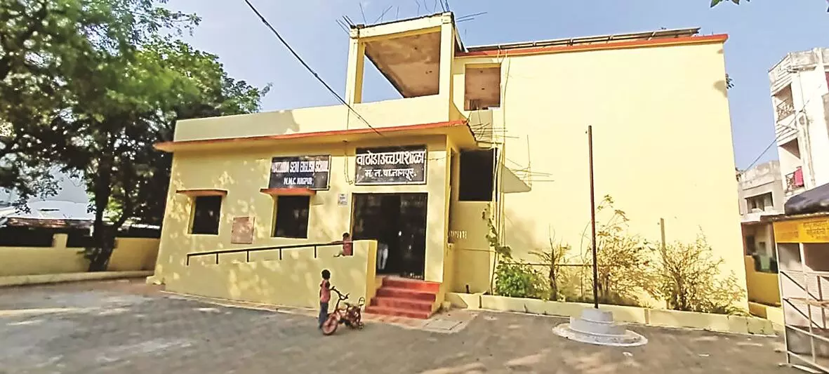 मुख्याध्यापक शहर के बाहर, 6 नवंबर से स्कूल खोलने के निर्देश