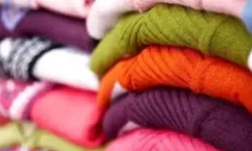 आपके स्वेटर और जैकेट से भी आने लगती है बदबू? इन 2 जादुई टिप्स की लें मदद, सर्दियों में आएंगी काम