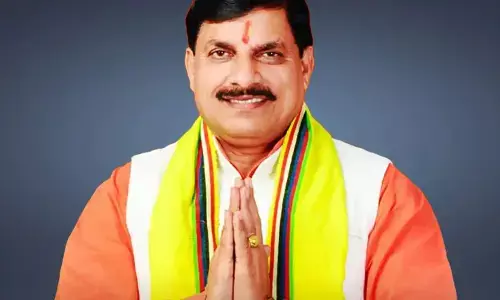 मुख्यमंत्री डॉ. यादव ने महिला क्रिकेट खिलाड़ी क्रांति गौड़ को वीडियो कॉल कर दीं शुभकामनाएं मुख्यमंत्री डॉ. यादव ने महिला क्रिकेट खिलाड़ी क्रांति गौड़ को वीडियो कॉल कर दीं शुभकामनाएं