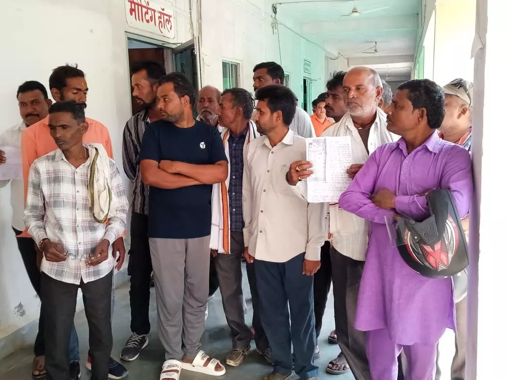 ककरहटी में बंदरों का आतंक, ग्रामीण त्रस्त कलेक्टर को दिया आवेदन ककरहटी में बंदरों का आतंक, ग्रामीण त्रस्त कलेक्टर को दिया आवेदन