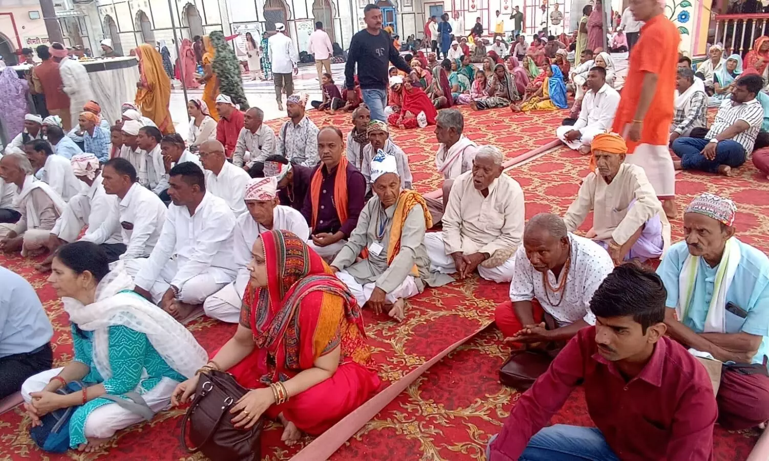 पन्ना में पृथ्वी परिक्रमा, देशभर से पहुंचे हजारों श्रद्धालु पन्ना में पृथ्वी परिक्रमा, देशभर से पहुंचे हजारों श्रद्धालु