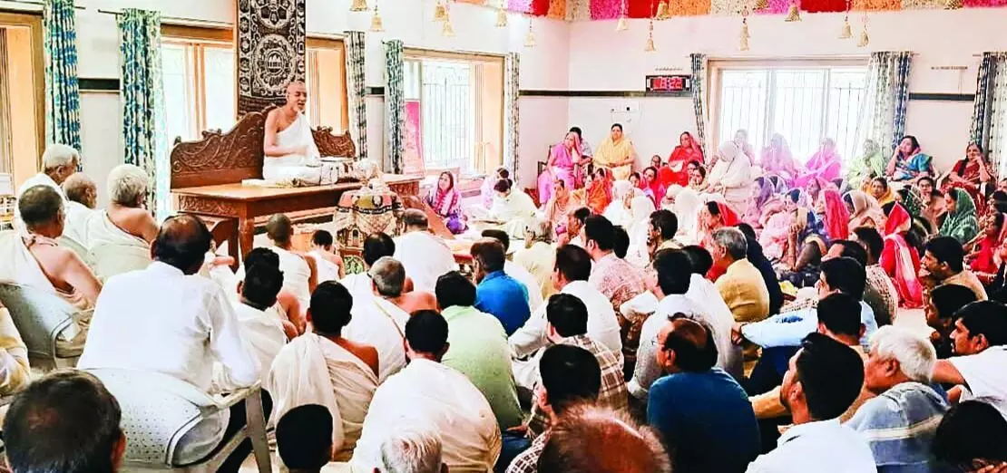 आज से सैकड़ों किलोमीटर की पदयात्रा पद निकलेंगे जैन साधु-साध्वी आज से सैकड़ों किलोमीटर की पदयात्रा पद निकलेंगे जैन साधु-साध्वी