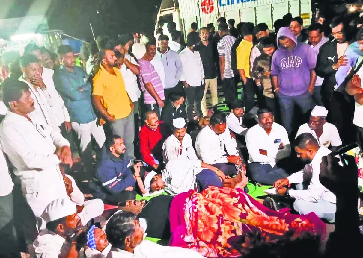 मंचर के पास 21 घंटे तक चला आंदोलन मंचर के पास 21 घंटे तक चला आंदोलन