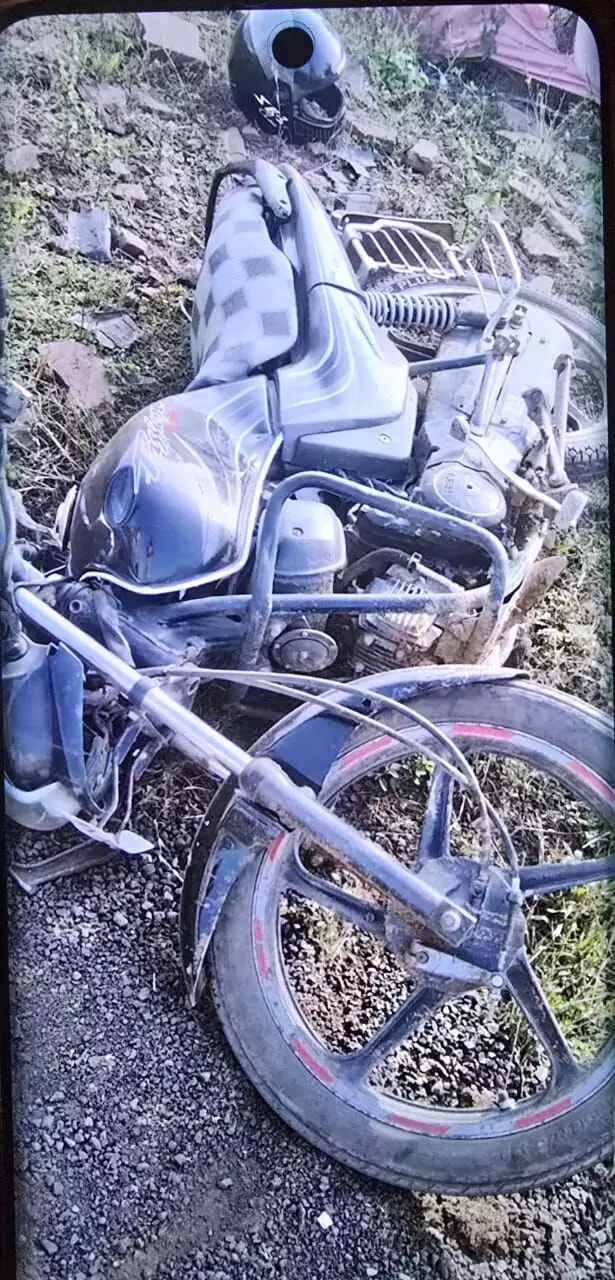 दो बाइकों की आमने-सामने की भिड़ंत, सेवानिवृत्त उपनिरीक्षक की मौत दो बाइकों की आमने-सामने की भिड़ंत, सेवानिवृत्त उपनिरीक्षक की मौत