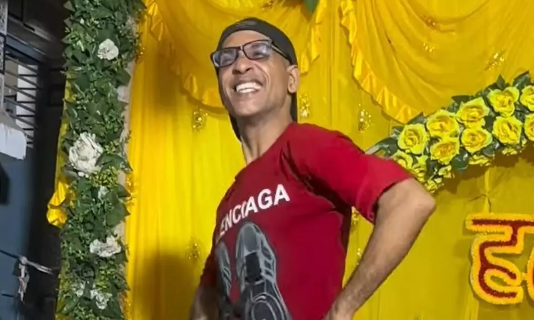 हल्दी फंक्शन में शख्स ने किया ऐसा शानदार नाच, लोगों ने वीडियो देखकर बोला- सस्ता ऋतिक रोशन!