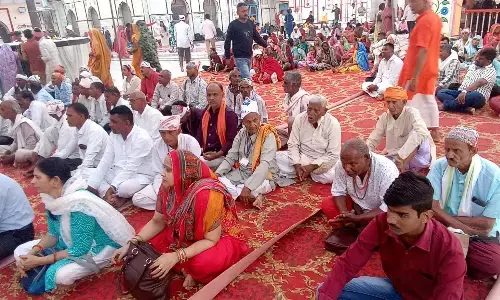 पन्ना में पृथ्वी परिक्रमा, देशभर से पहुंचे हजारों श्रद्धालु