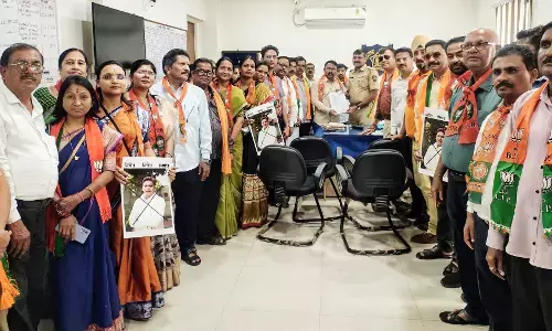 सांसद पडोले के बयान को लेकर भाजपा का प्रदर्शन सांसद पडोले के बयान को लेकर भाजपा का प्रदर्शन