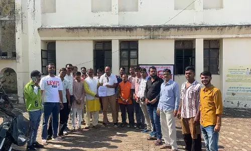 बागेश्वर धाम सरकार के खिलाफ टिप्पणी से आक्रोश, धाम सुंदरकाण्ड मंडल केन्द्रीय समिति के सदस्यों ने सौंपा ज्ञापन