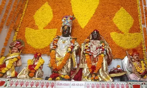 विठ्ठल मंदिर का 36वां स्थापना दिवस हर्षोल्लास से मनाया गया, निकली शोभायात्रा, हुआ महाप्रसाद का वितरण विठ्ठल मंदिर का 36वां स्थापना दिवस हर्षोल्लास से मनाया गया, निकली शोभायात्रा, हुआ महाप्रसाद का वितरण
