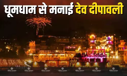 25 लाख दीयों से जगमगाया वाराणसी का नमो घाट, आरती में शामिल हुए 1 लाख से ज्यादा लोग