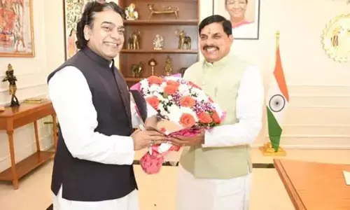 मुख्यमंत्री डॉ. यादव से फिल्म अभिनेता आशुतोष राणा ने की सौजन्य भेंट मुख्यमंत्री डॉ. यादव से फिल्म अभिनेता आशुतोष राणा ने की सौजन्य भेंट