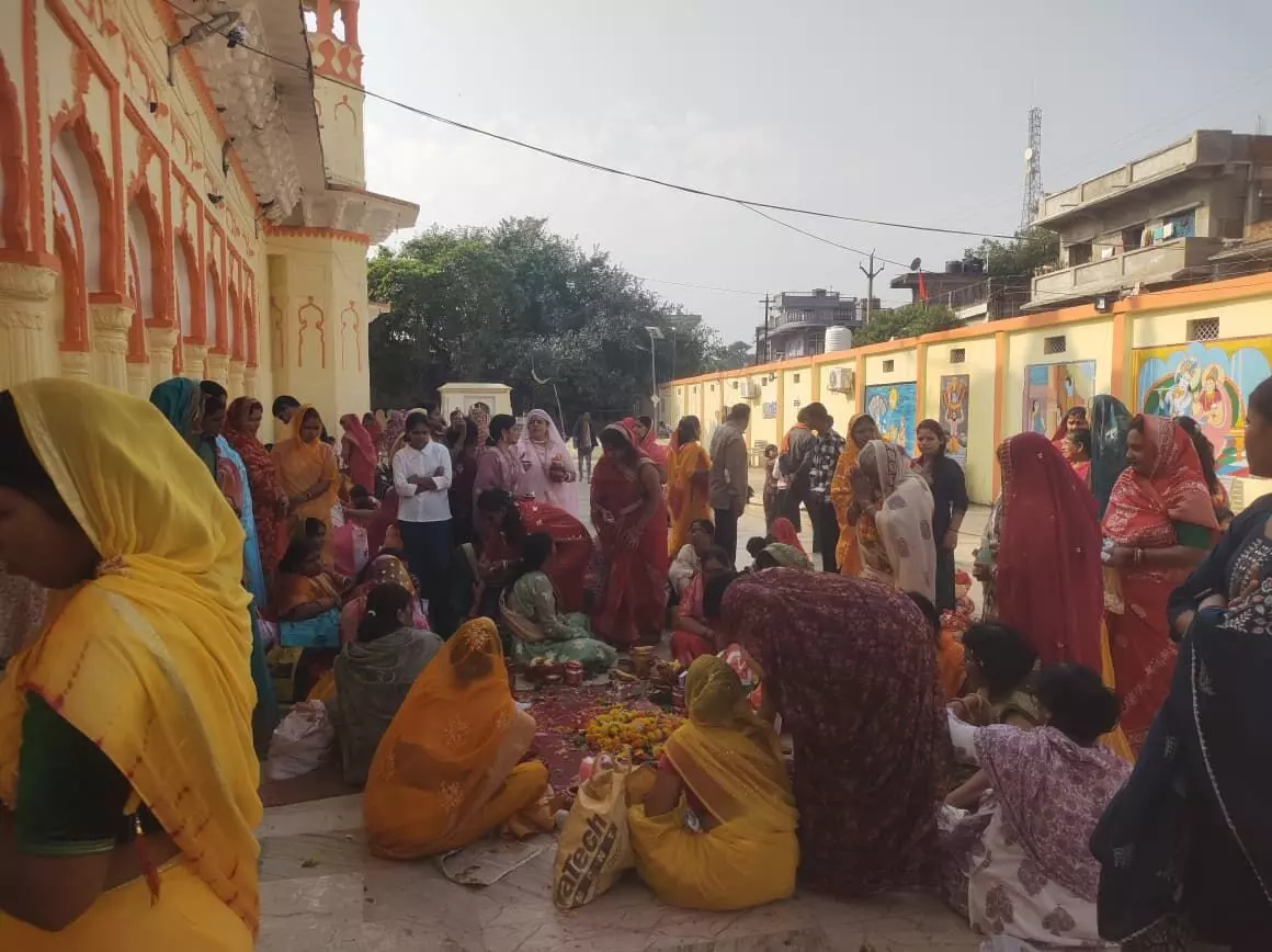 कार्तिक पूर्णिमा पर श्री जुगल किशोर जी मंदिर में उमड़ा आस्था का सैलाब कार्तिक पूर्णिमा पर श्री जुगल किशोर जी मंदिर में उमड़ा आस्था का सैलाब