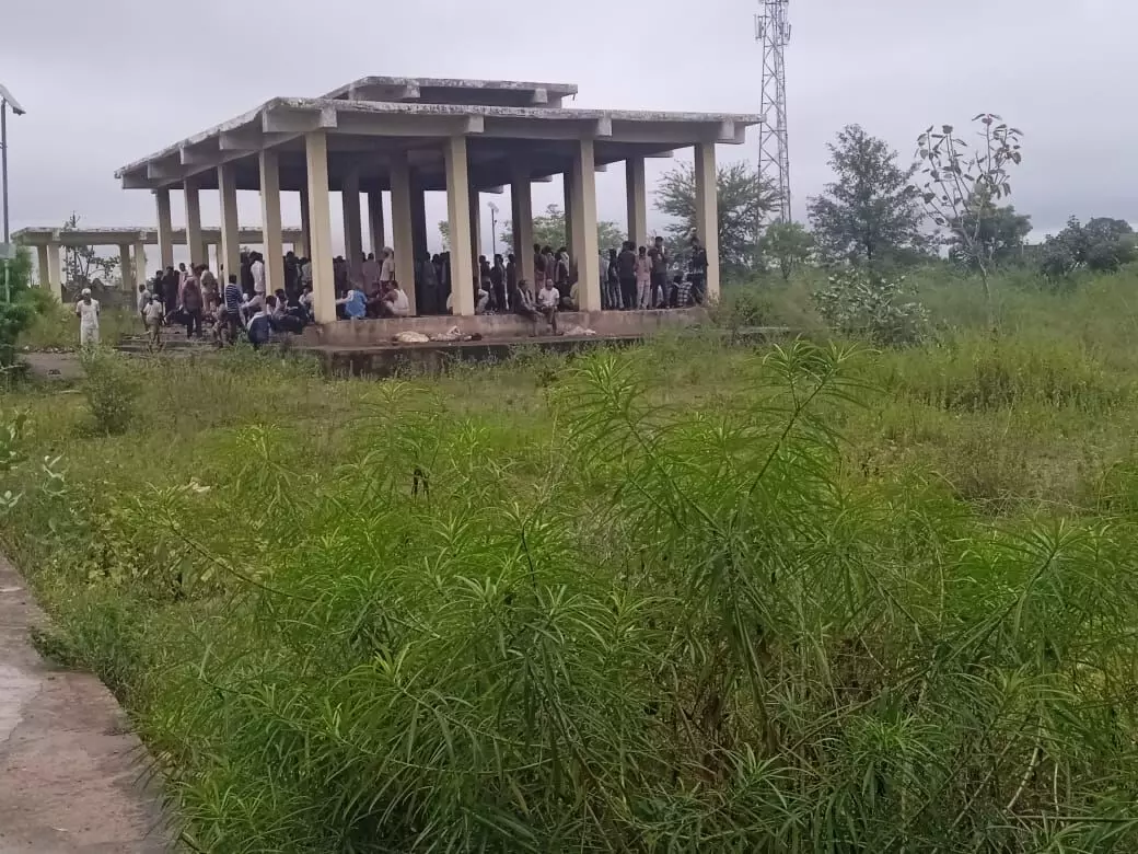 मुक्तिधामों की उपेक्षा, अंतिम संस्कार में भी भारी परेशानी, साफ-सफाई व पेयजल की भी समस्या मुक्तिधामों की उपेक्षा, अंतिम संस्कार में भी भारी परेशानी, साफ-सफाई व पेयजल की भी समस्या