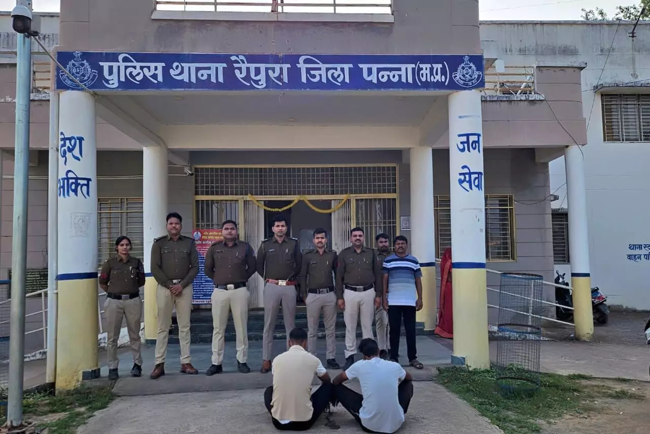 ट्रकों की तिरपाल काटकर चोरी करने वाले गिरोह का मुख्य सरगना व साथी गिरफ्तार ट्रकों की तिरपाल काटकर चोरी करने वाले गिरोह का मुख्य सरगना व साथी गिरफ्तार