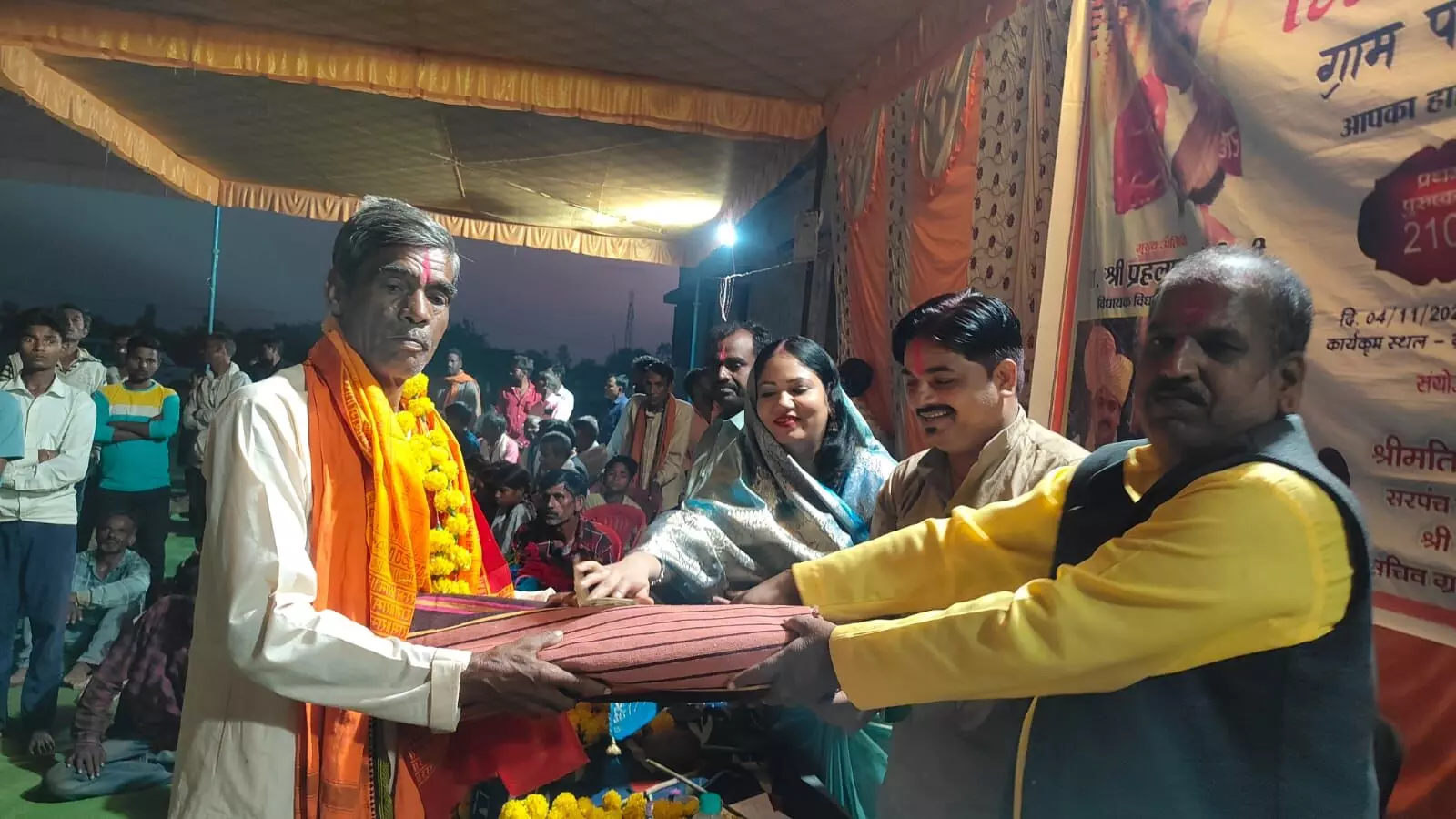 बुंदेलखण्ड का लोक नृत्य दिवारी आयोजित, सुडौर ने पाया प्रथम स्थान बुंदेलखण्ड का लोक नृत्य दिवारी आयोजित, सुडौर ने पाया प्रथम स्थान