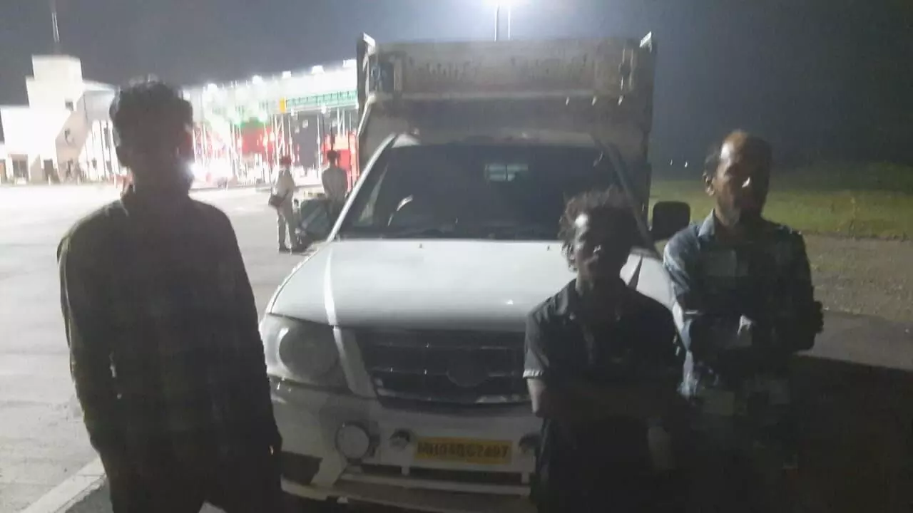 चद्रपुर में गौवंश तस्करी का पर्दाफाश, 3 आरोपियों को किया गिरफ्तार चद्रपुर में गौवंश तस्करी का पर्दाफाश, 3 आरोपियों को किया गिरफ्तार