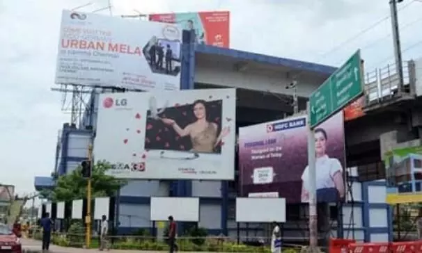 मुंबई और ठाणे समेत विभिन्न नगर पालिकाओं में अवैध होर्डिंग पर नियंत्रण नहीं लगने पर जताई नाराजगी मुंबई और ठाणे समेत विभिन्न नगर पालिकाओं में अवैध होर्डिंग पर नियंत्रण नहीं लगने पर जताई नाराजगी