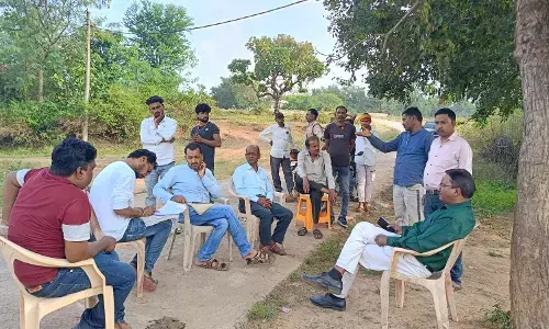 खेल मैदान सुरक्षित करने तहसीलदार ने दल-बल के साथ कराया सीमांकन खेल मैदान सुरक्षित करने तहसीलदार ने दल-बल के साथ कराया सीमांकन