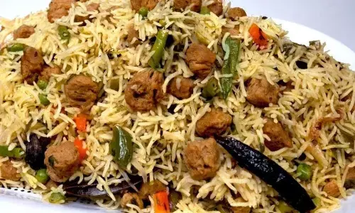 मेहमानों के लिए बनाना है कुछ खास, तो घर पर इस तरह से बनाएं यखनी पुलाव, खाकर सभी हो जाएंगे खुश मेहमानों के लिए बनाना है कुछ खास, तो घर पर इस तरह से बनाएं यखनी पुलाव, खाकर सभी हो जाएंगे खुश