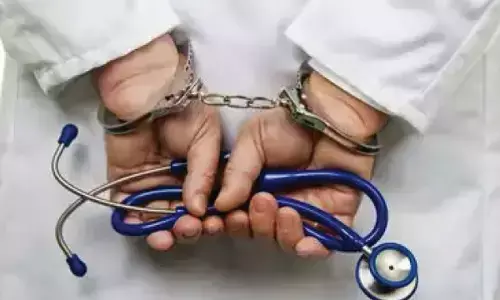 गेवराई में फर्जी डॉक्टर के खिलाफ मामला दर्ज होने से स्वास्थ्य विभाग में मचा हड़कंप गेवराई में फर्जी डॉक्टर के खिलाफ मामला दर्ज होने से स्वास्थ्य विभाग में मचा हड़कंप